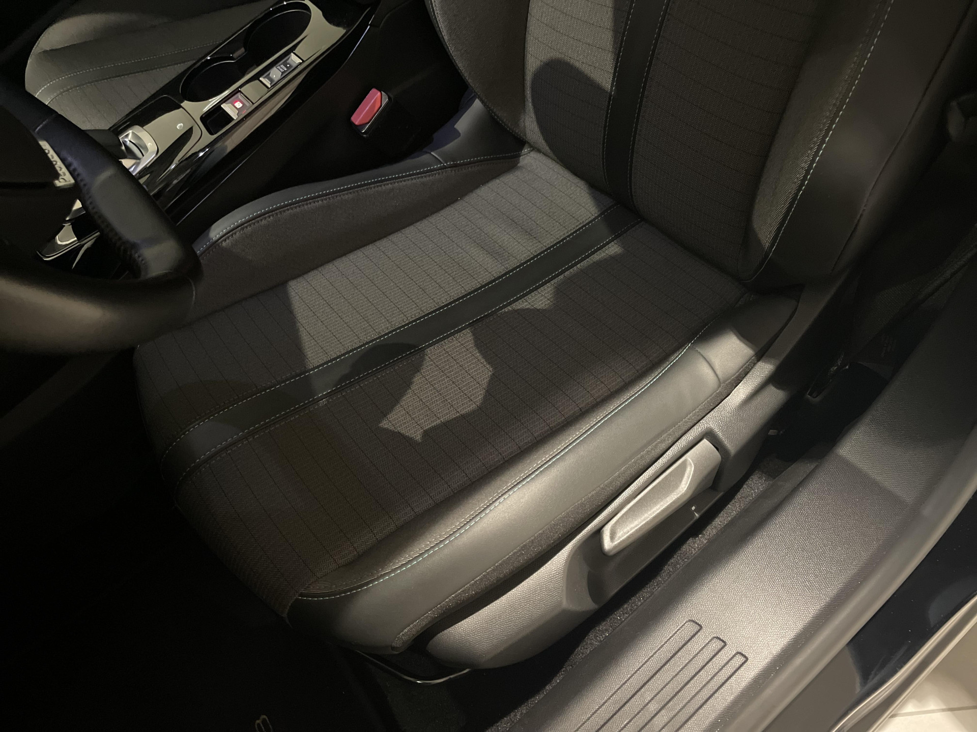 Peugeot e-2008
