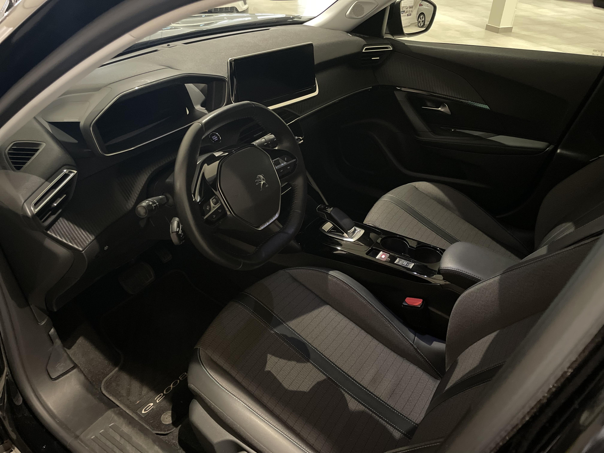 Peugeot e-2008